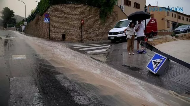 La tormenta convierte las calles de Alcoy en ríos