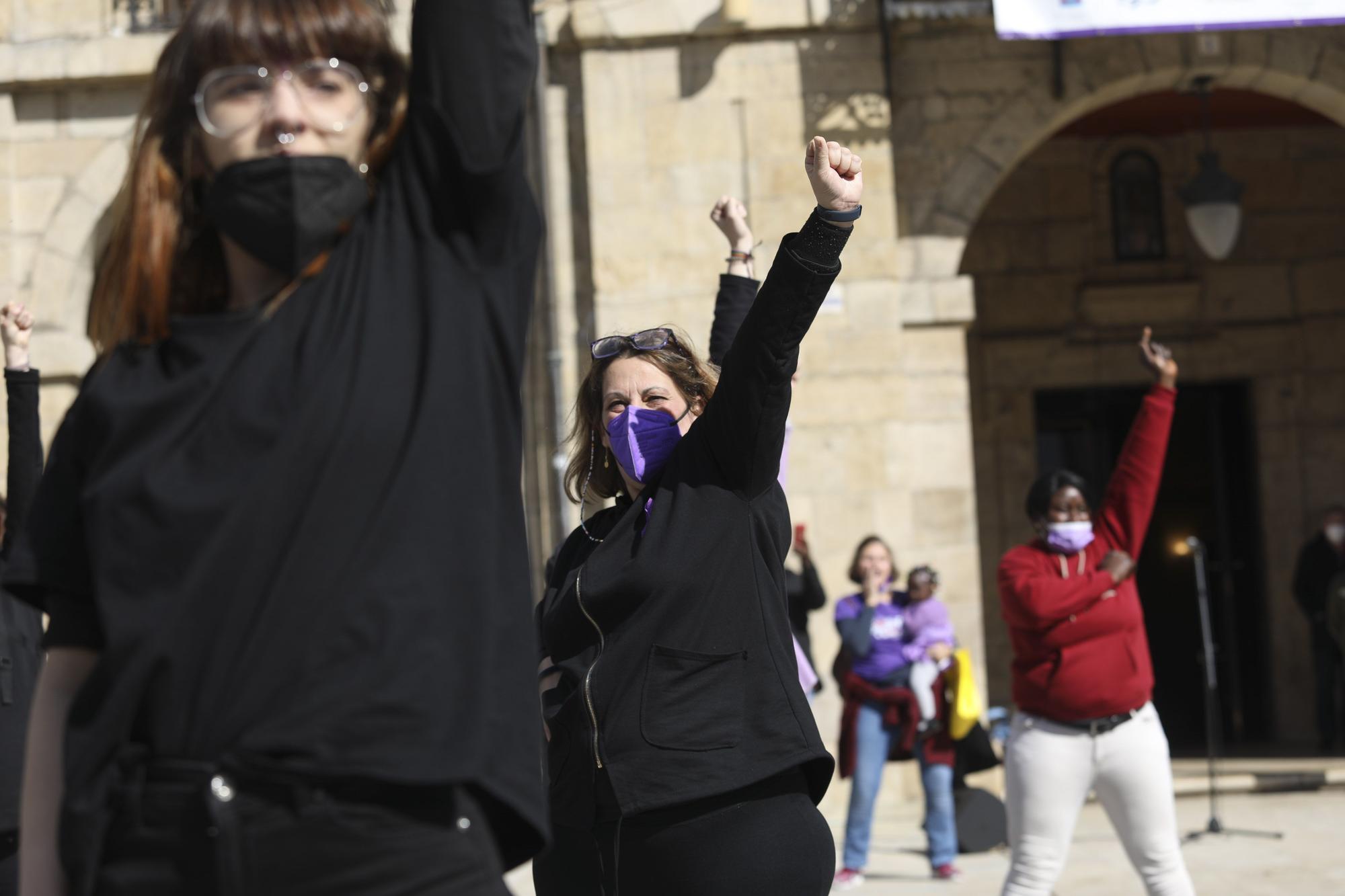 EN IMÁGENES: Así se vivió el Día de la Mujer (8M) en Avilés