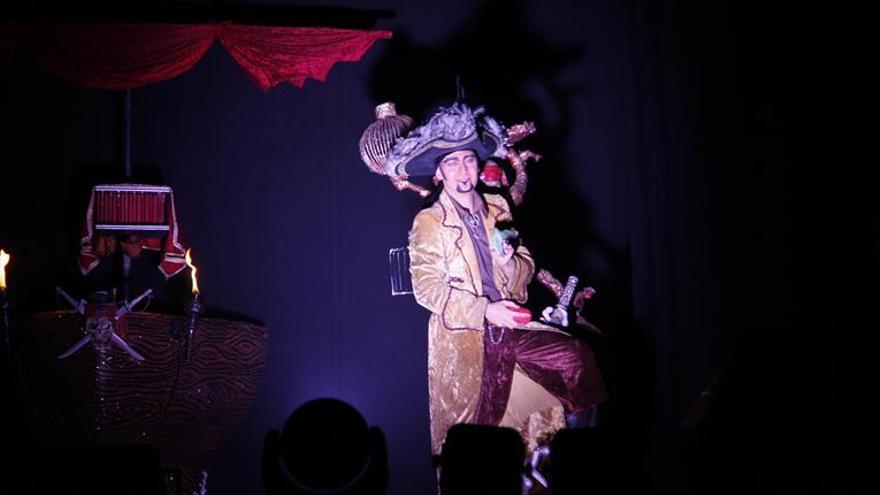 Mago Cobra muestra su magia en Teatro Avanti