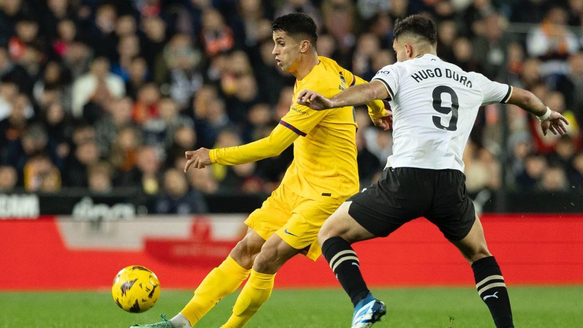 Cancelo, durante el Valencia - Barça