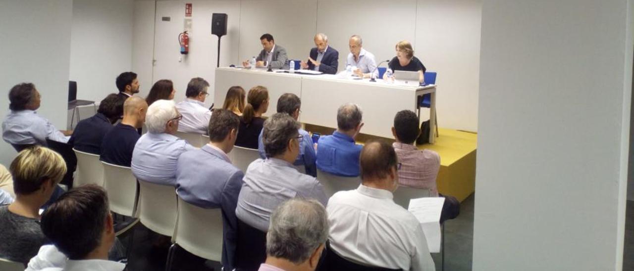 La junta directiva que CEV Alicante celebró ayer por la tarde.