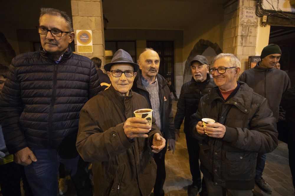 Sant Antoni arranca en Sagunt con la tradicional Plantà del Pi