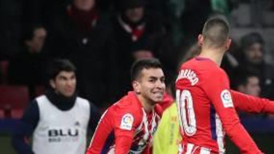 Correa i Carrasco celebren el gol