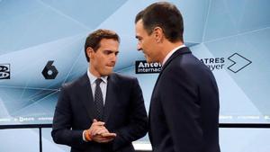 Pedro Sánchez y Albert Rivera en los minutos previos al inicio del debate.