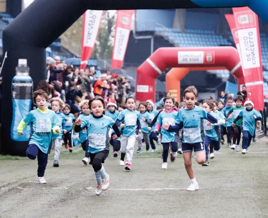 Pequeños y mayores disfrutaron en el entorno del estadio de Balaídos de una de las carreras populares más queridas del calendario vigués.