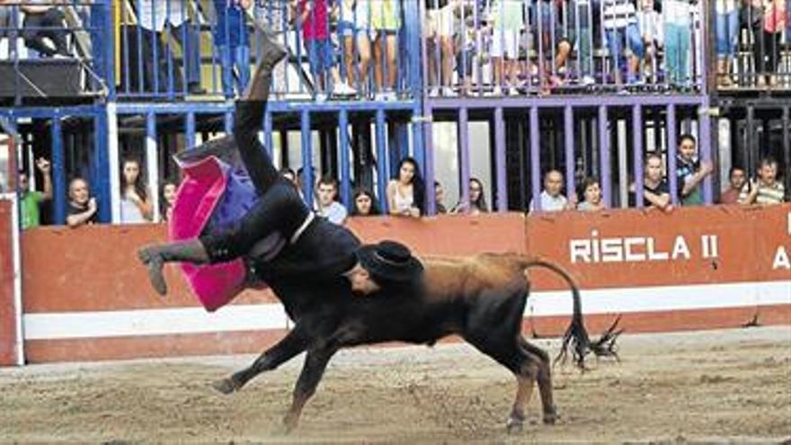 Ovación y algún sobresalto en la novillada de las fiestas de Nules