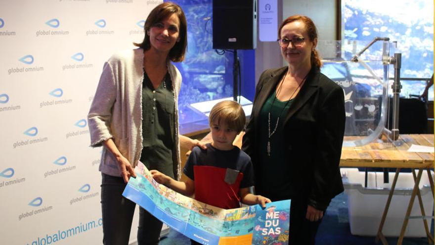 Lectura submarina en el Oceanogràfic por la Fira del Llibre