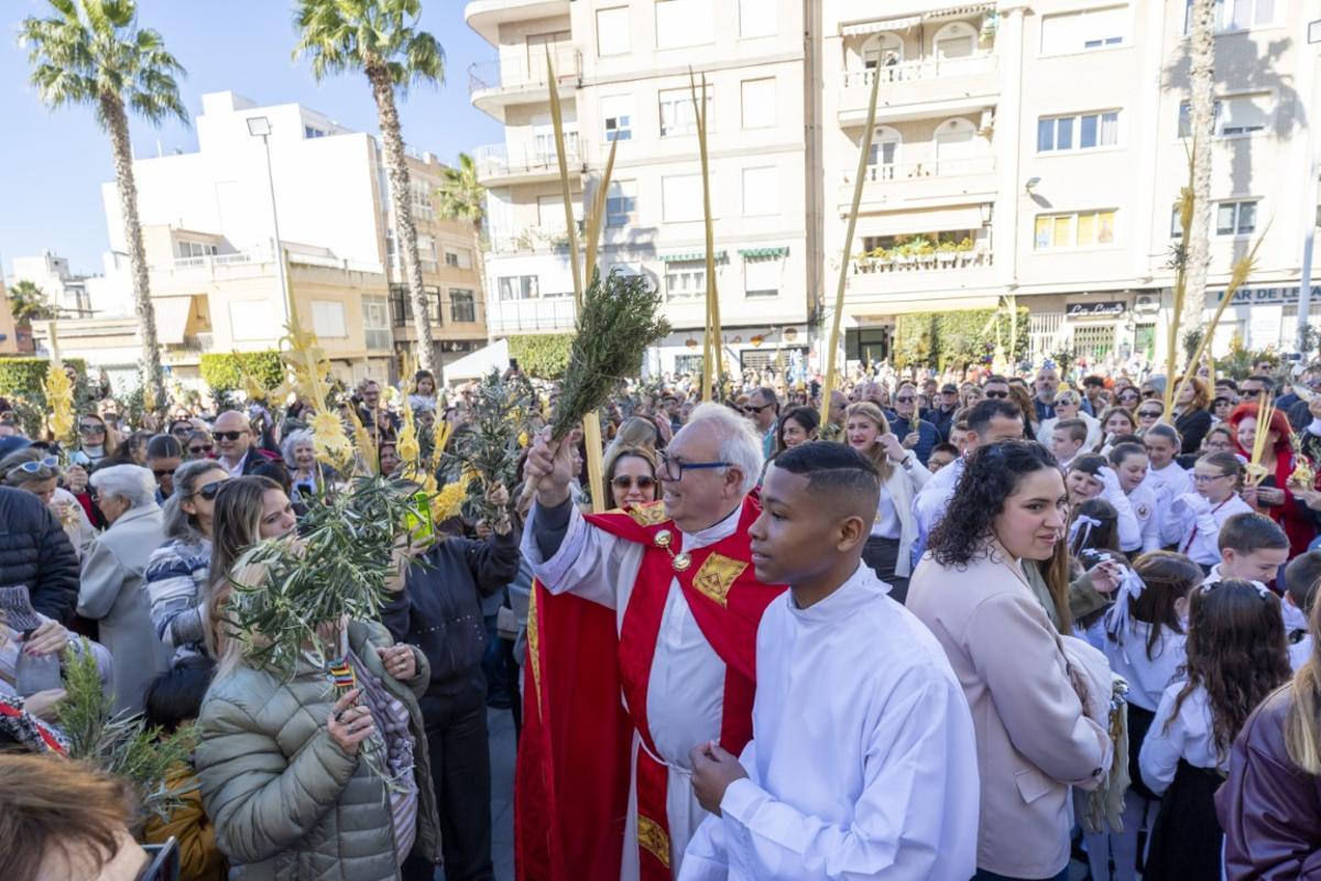Aquí las imágenes de la Procesión de Las Palmas de Torrevieja 2026 Aquí las imágenes de la Procesión de Las Palmas de Torrevieja 2026