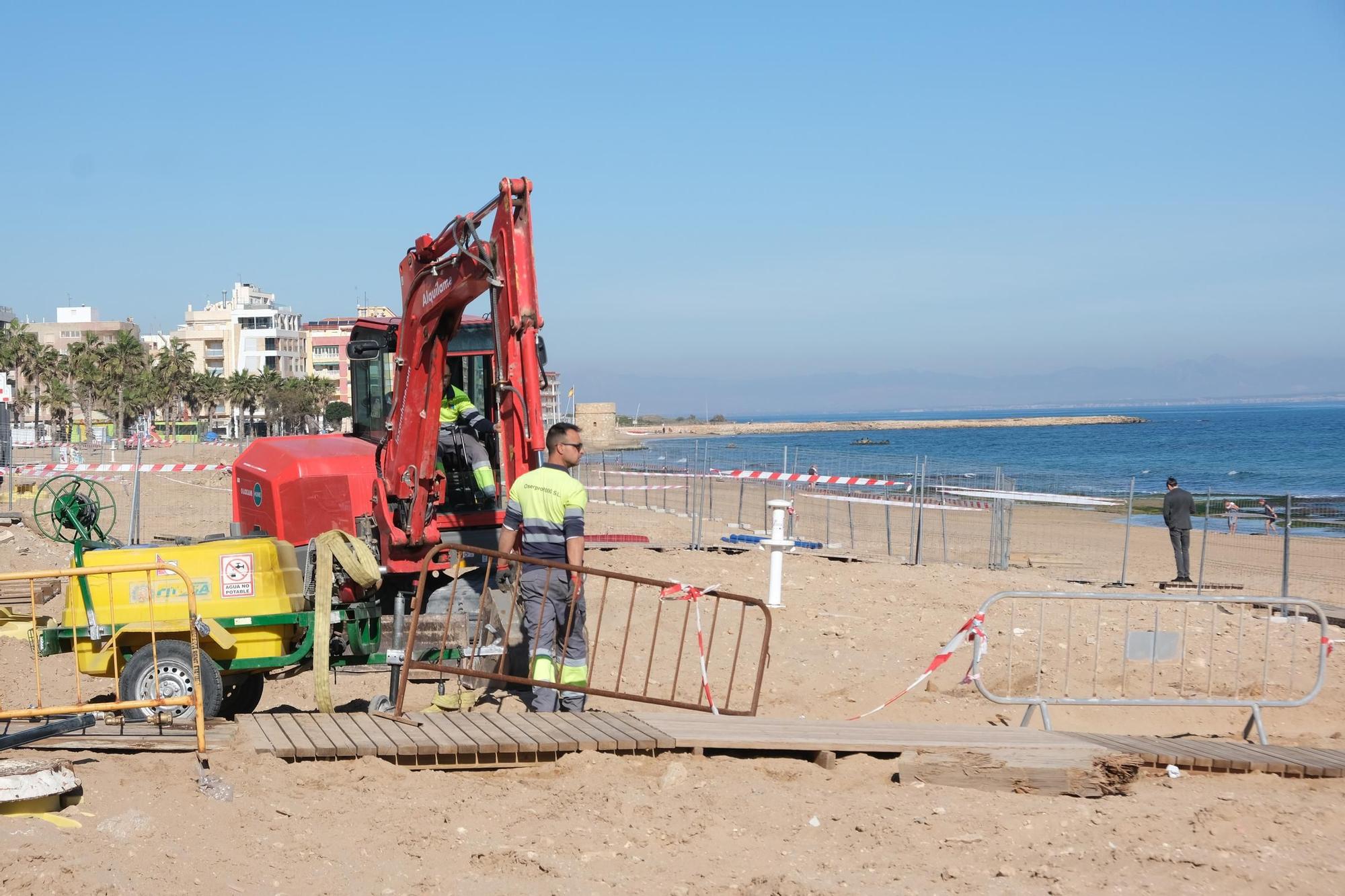 Obras de rehabilitación de la senda peatonal de La Mata en Torrevieja