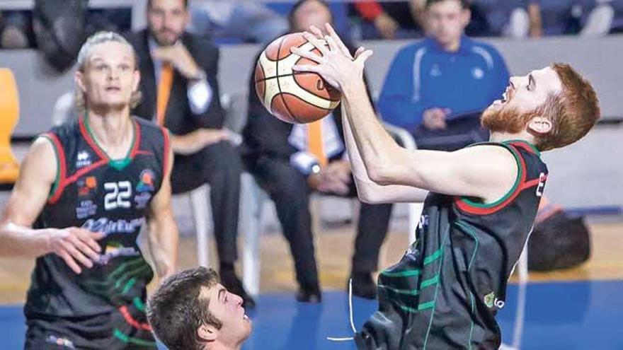 Durán, en una acción del partido ante el Coruña.