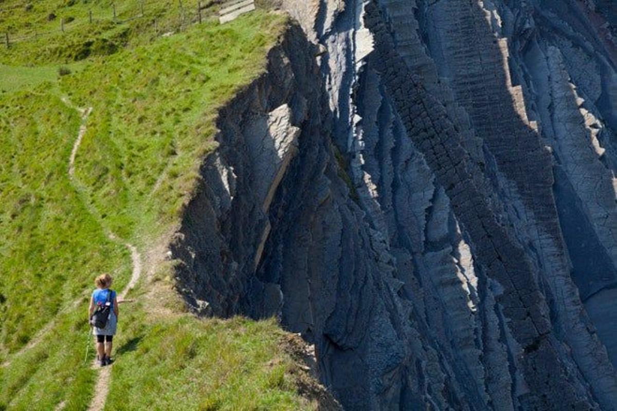 Acantilados en la costa de Zumaia (Guipúzcoa).