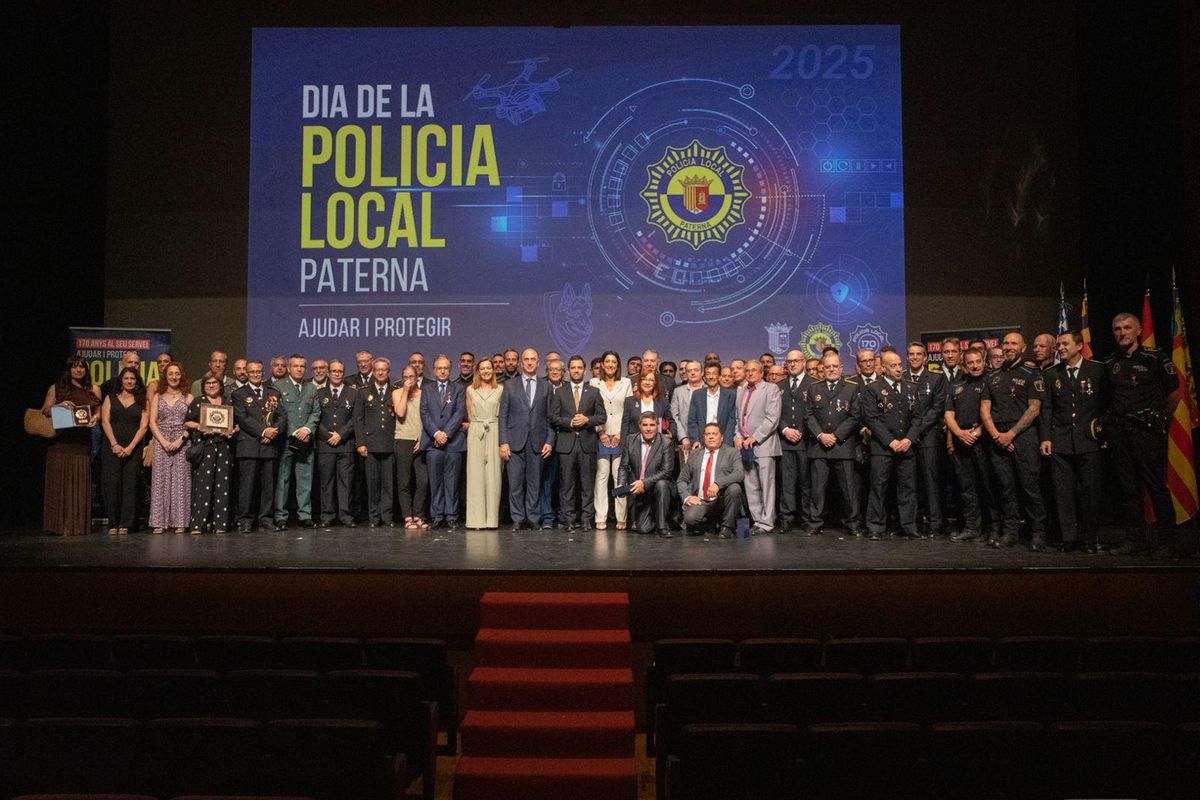 Sagredo preside el acto de celebración del Día de la Policía Local de Paterna