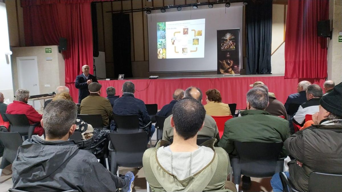 Productores de castañas de Aliste, en la última jornada del año de la Mesa