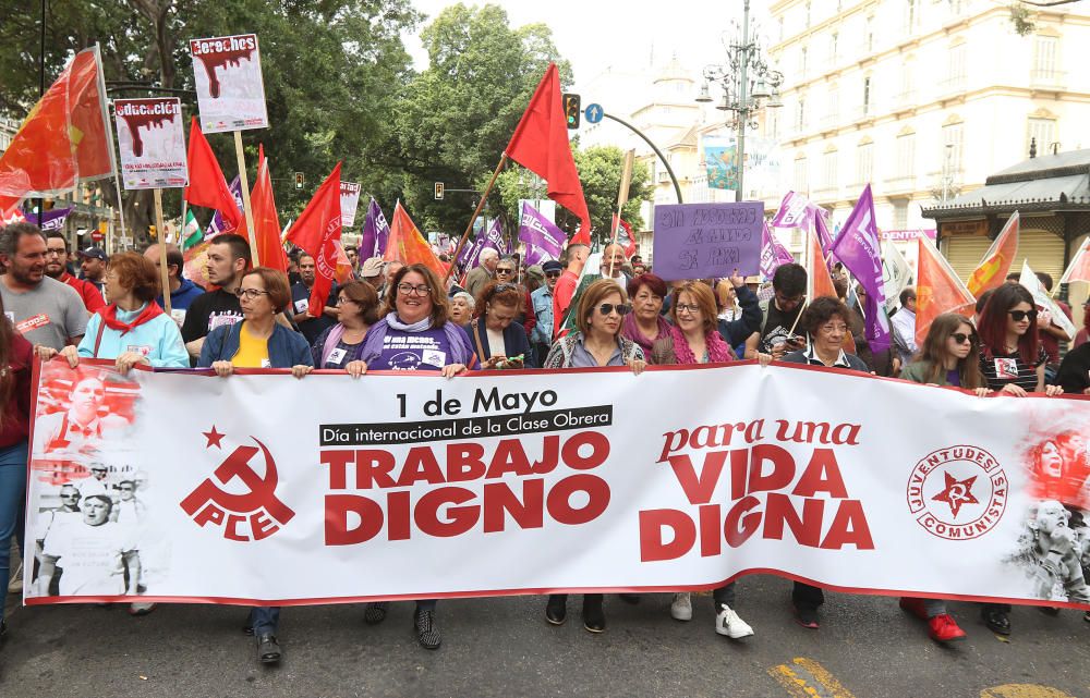 Miles de personas participan en la marcha convocada por los sindicatos para este martes, Día Internacional del Trabajo