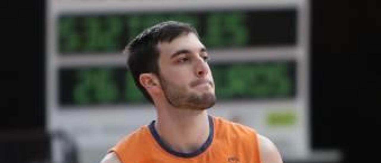 Sergi García, durante un entrenamiento en La Fonteta.