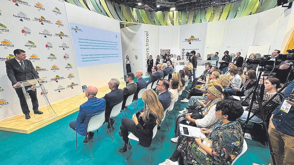 El conseller Jaume Bauzà durante su presentación ayer en el estand balear de la feria de Londres, la WTM.
