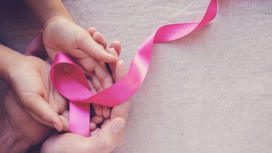 Alrededor de 100.000 personas padecen cáncer de mama en España.
