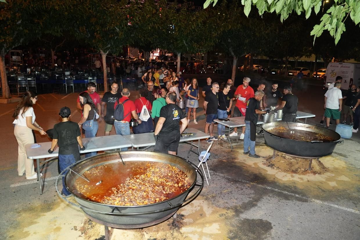 Galería: Les imatges del sopar de tombet de les penyes en les festes de Vila-real