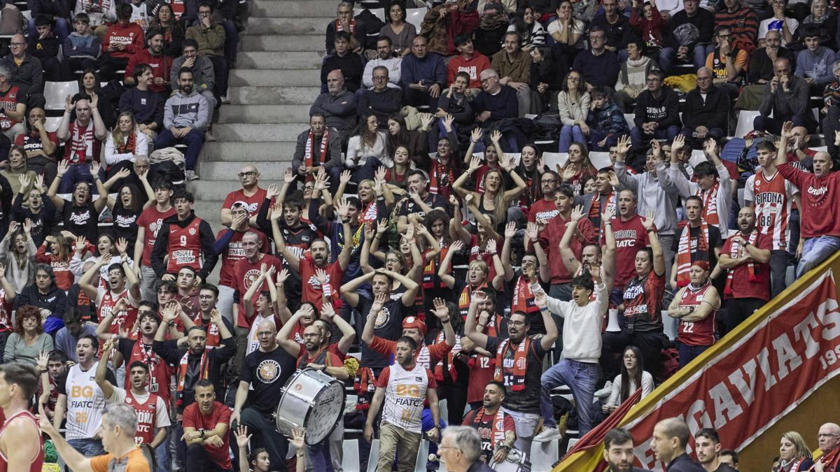 Girona Basketball Fans Demand Urgent Repairs at Fontajau Arena After Power Outage