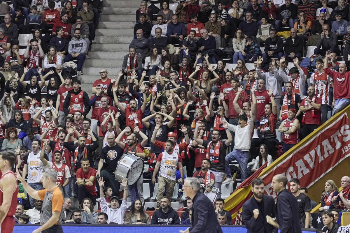 Els Engaviats donant suport en un partit del Bàsquet Girona