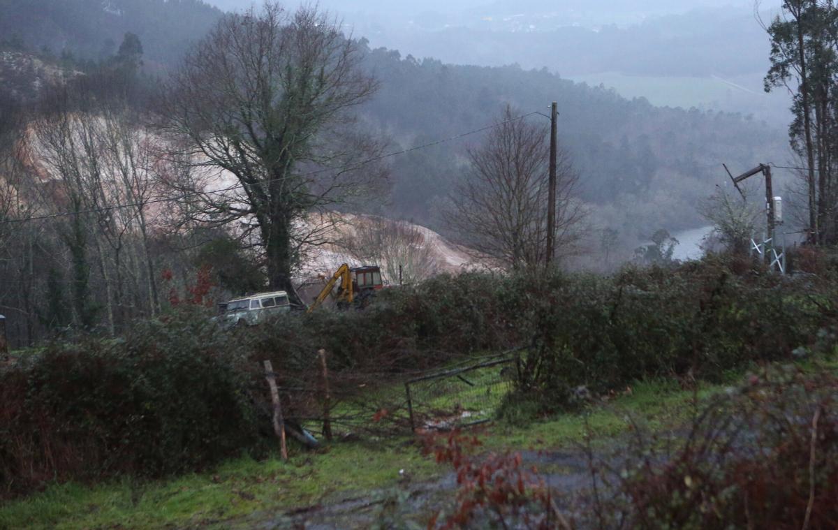 Un desprendimiento desplaza una torreta de media tensión en A Estrada y deja a vecinos sin luz durante horas