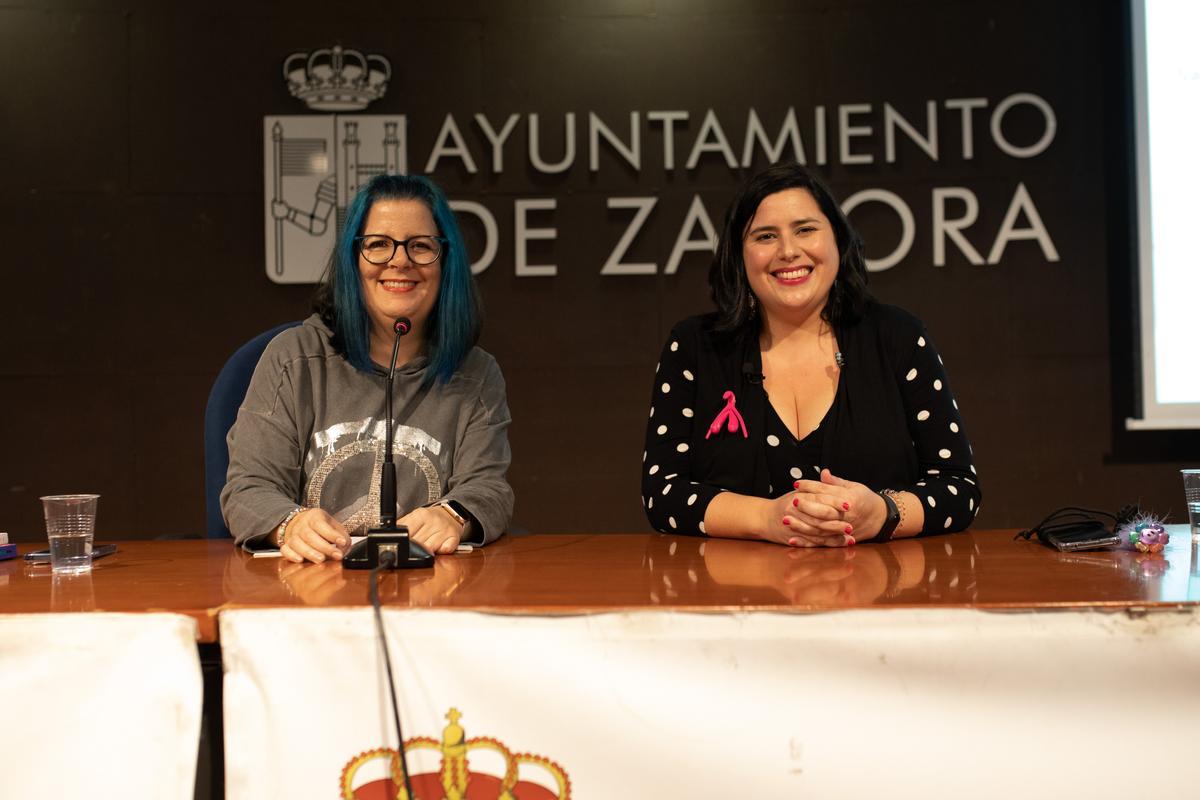 CONFERENCIA LAURA MORAN, A LA DERECHA, DENTRO DE LOS MARTES DE CIENCIA