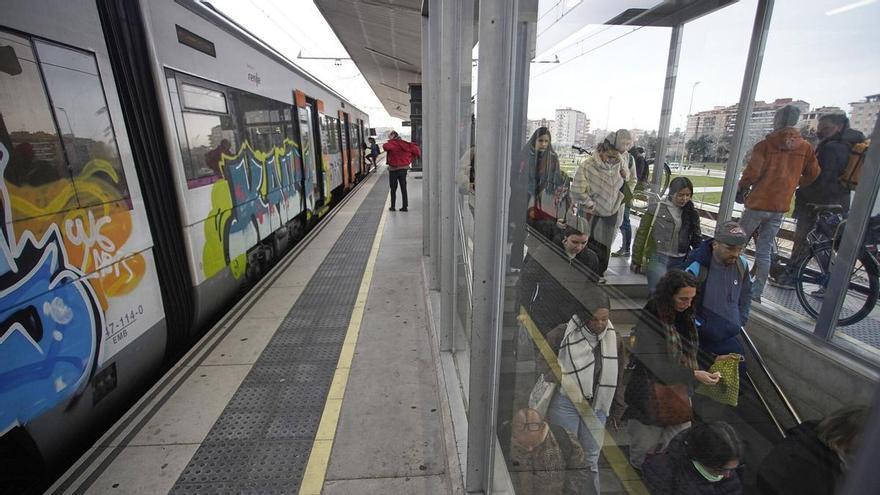 La circulació de l'R11 "tendeix a normalitzar-se" després de retirar el tren que provocava retards entre Flaçà i Girona