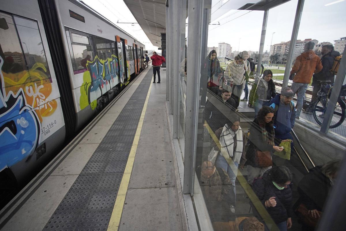Les imatges de l'estació de Rodalies en un nou dia de caos al servei