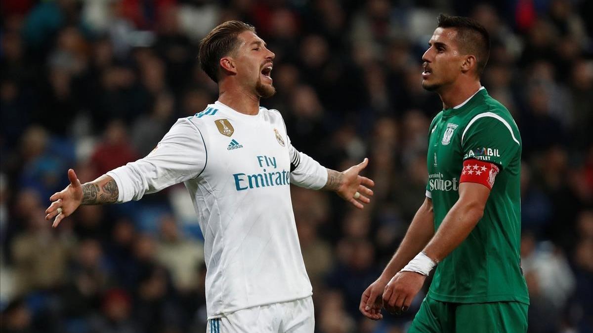 Sergio Ramos se lamenta durante el partido de vuelta contra el Leganés