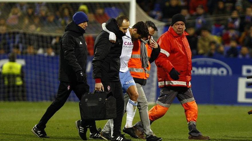 Javi Ros tiene una fractura en el peroné tras el golpe ante el Málaga