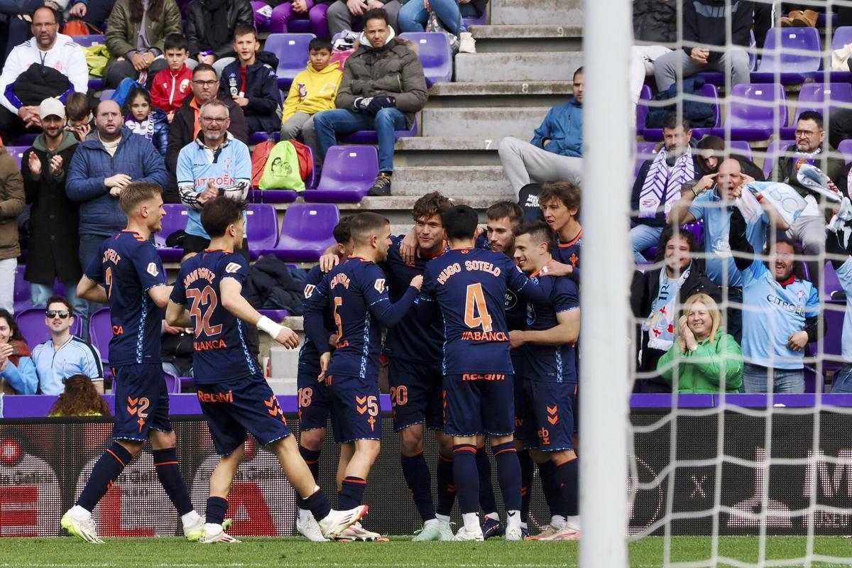 VALLADOLID, 15/03/2025.- Los jugadores del Celta de Vigo celebran el gol de su equipo ante el Valladolid, durante el partido de Primera División disputado en el estadio José Zorrilla este sábado. EFE/R.García