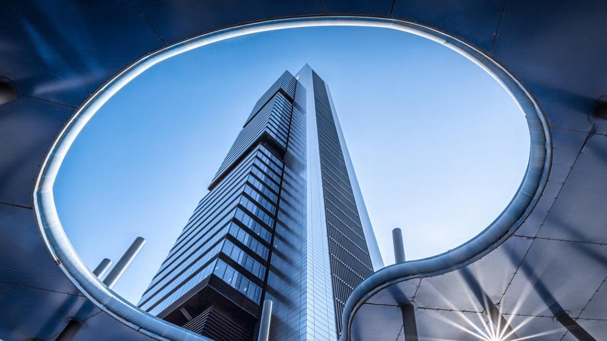INCENDIO CUATRO TORRES | Así es Torre Foster, el rascacielos de Amancio Ortega que arde en Madrid