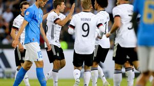 Moenchengladbach (Germany), 14/06/2022.- Germanys Thomas Mueller (3-L) celebrates with teammates after scoring the 3-0 lead during the UEFA Nations League soccer match between Germany and Italy in Moenchengladbach, Germany, 14 June 2022. (Alemania, Italia) EFE/EPA/Friedemann Vogel