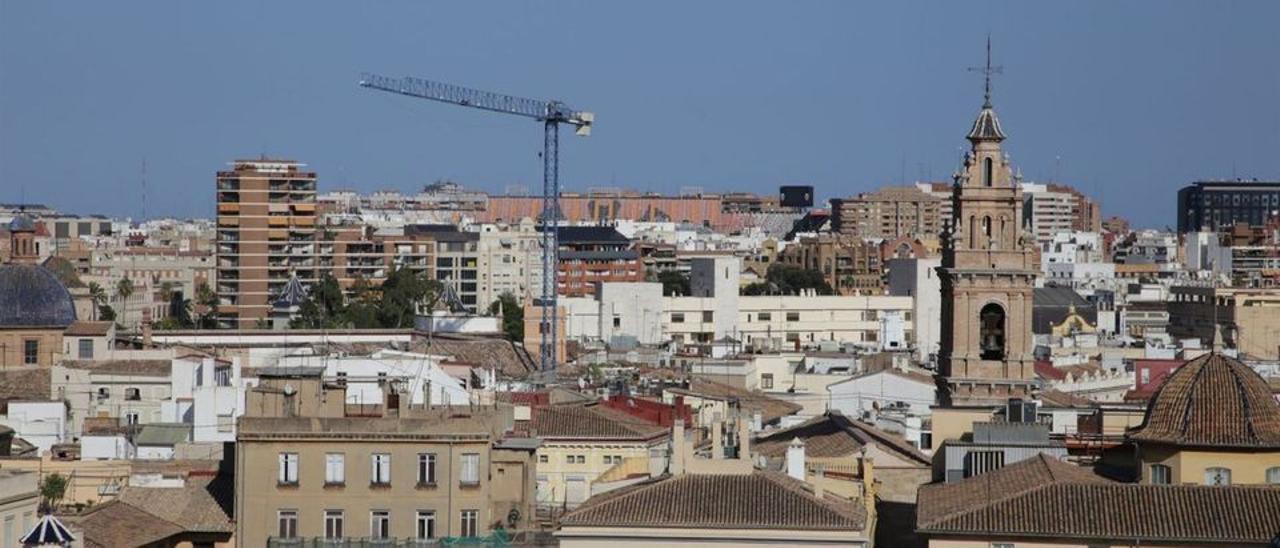 Viviendas antiguas en el centro de València, en una imagen de archivo.