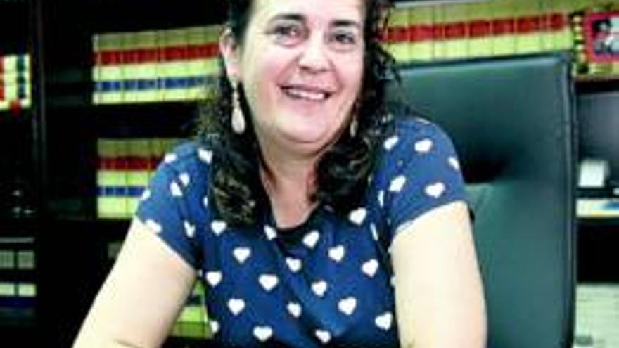 La exalcaldesa Isabel Villa deja su acta de concejala