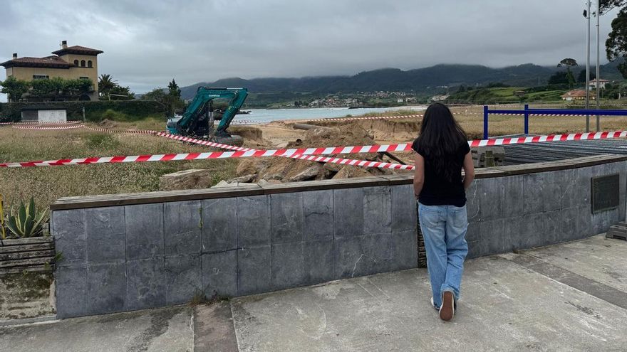 Costas repara los daños de la última inundación en la playa de La Isla