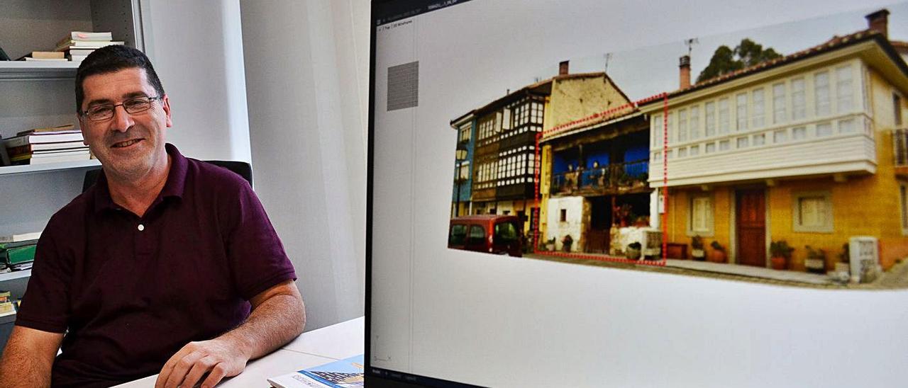 Iván Paniceres muestra en la pantalla su proyecto para el museo del traje en Torazo. | Ana Paz Paredes