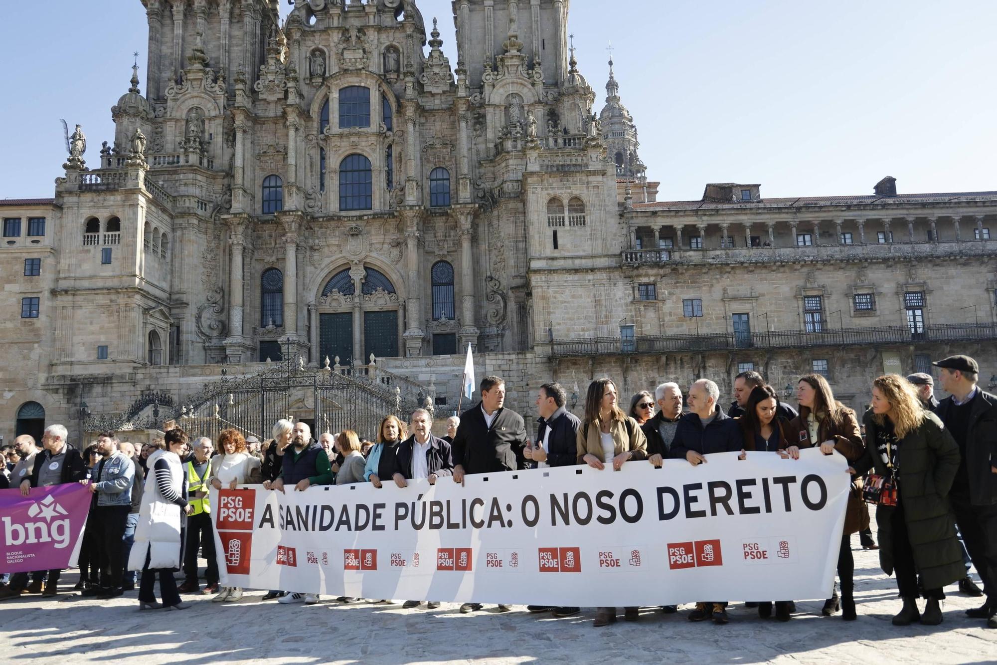 Multitudinaria manifestación en Santiago en defensa de la sanidad pública