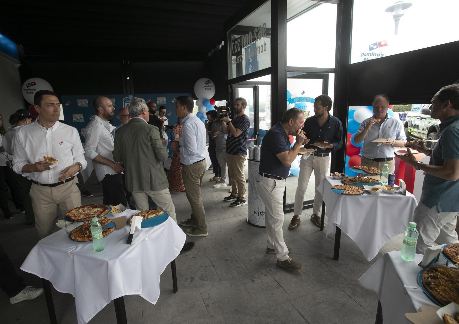 Inauguración de la nueva tiena de Domino's Pizza en València