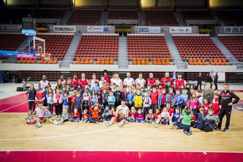 Un centenar de niños disfruta del entrenamiento del Tecnyconta