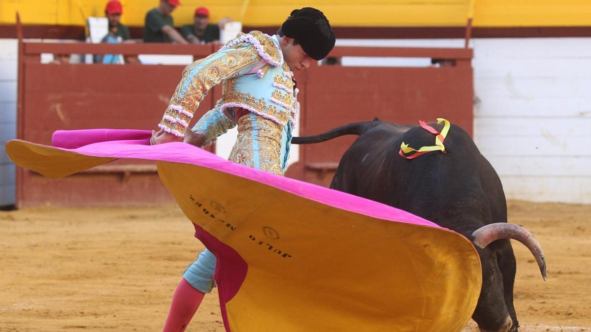 Julio Méndez dejó un buen saludo capotero en el cuarto de la tarde en Algemesí