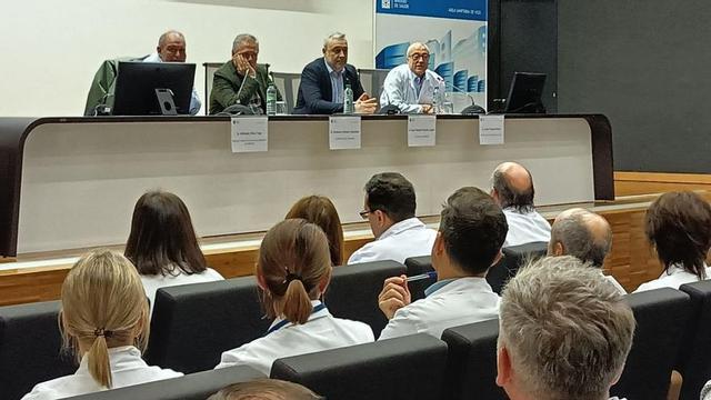 Desde la izq. Silva, Gómez Caamaño, Parada y Puente Prieto, en la reunión de ayer, con jefes de servicio.
