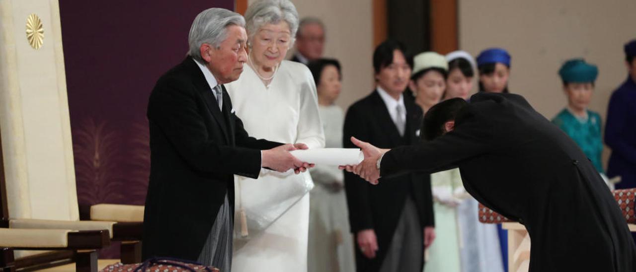 Japón da la bienvenida a la nueva era imperial