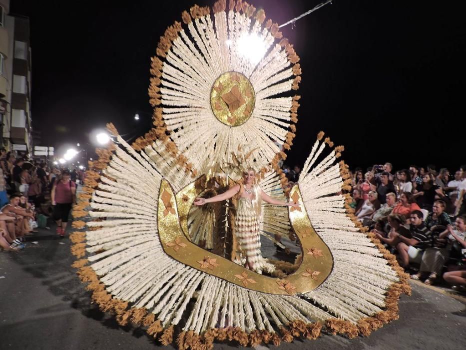 La bahía de Águilas se transforma en un gran teatro en su Carnaval de verano