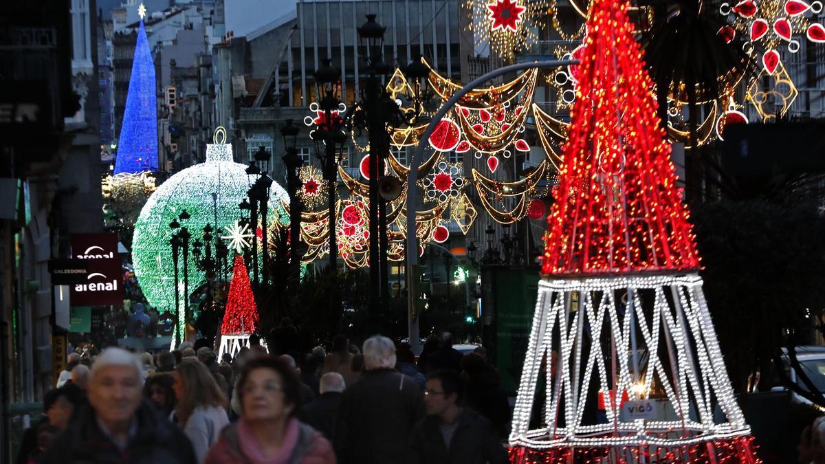 Foto de archivo de varios de los adornos gigantes de la Navidad en Vigo