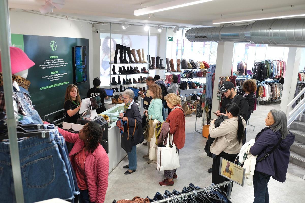 Tienda de ropa de segunda mano de Humana en Madrid.