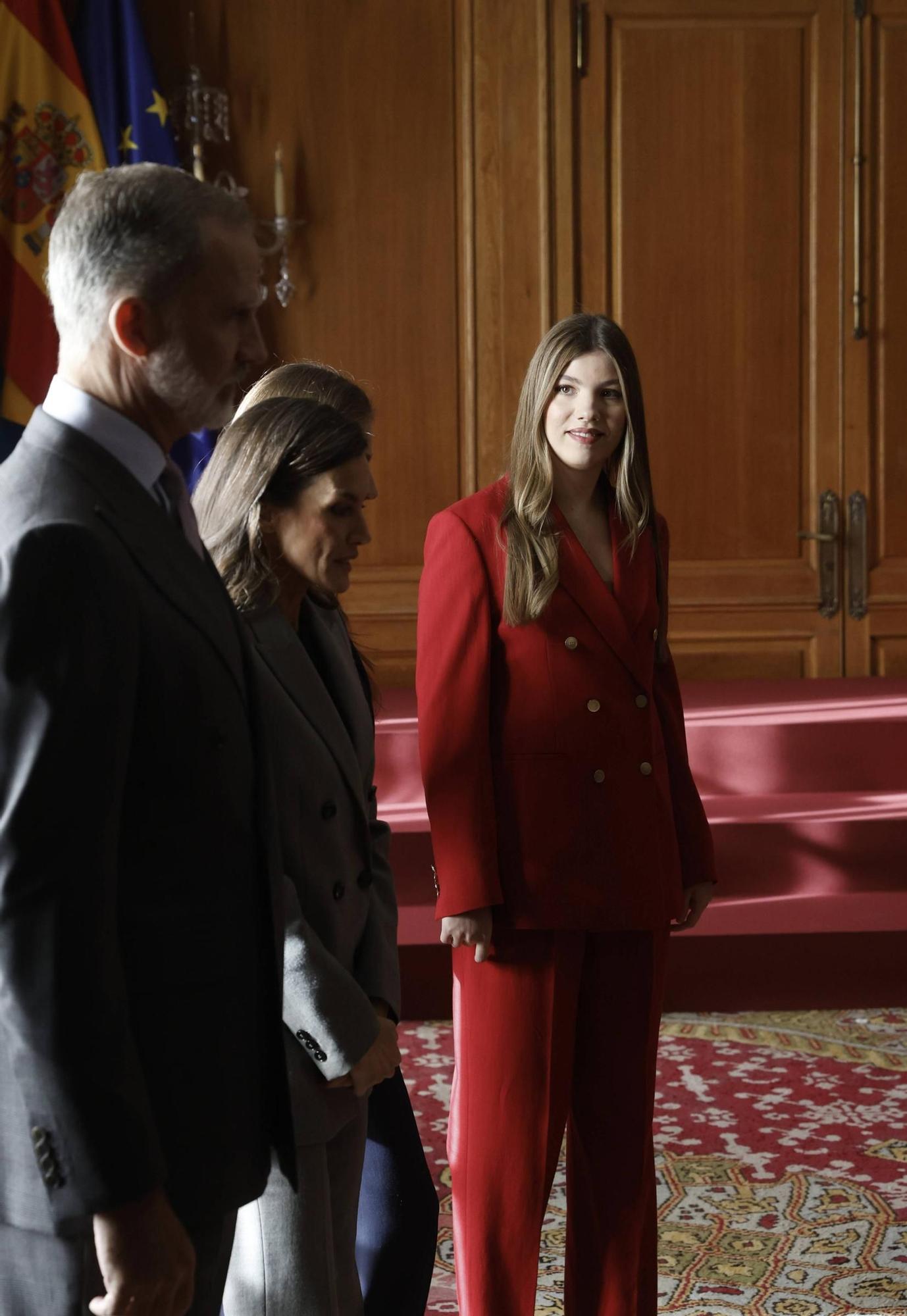 EN IMÁGENES: Así ha sido el encuentro de la Familia Real con  Premios Fin de Grado 2024 de la Universidad de Oviedo