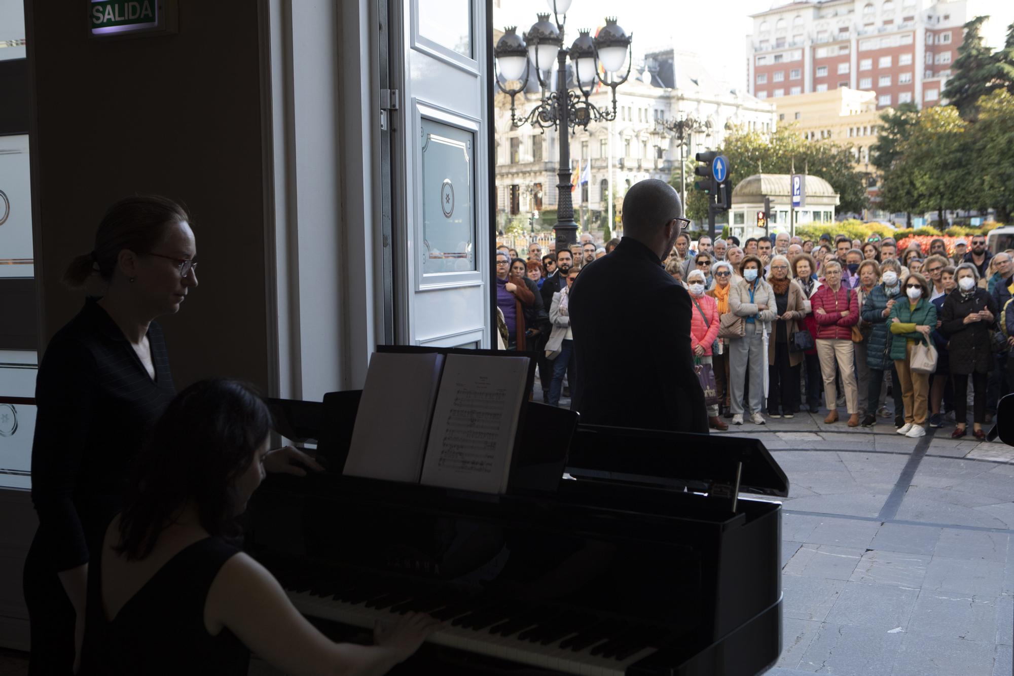 Entrega de la Medalla de Oro de la ciudad a la Fundación Ópera de Oviedo