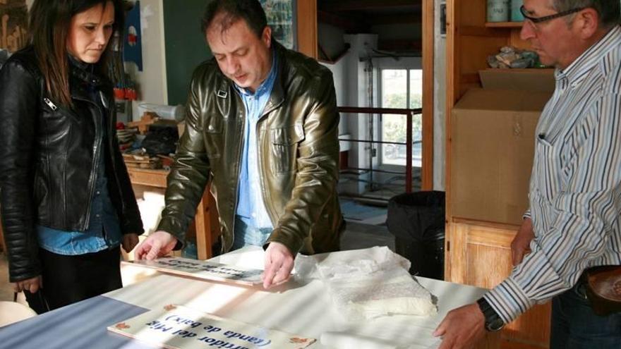 Cerámica pintada por la Escuela Taller rotulará las acequias de Almassora