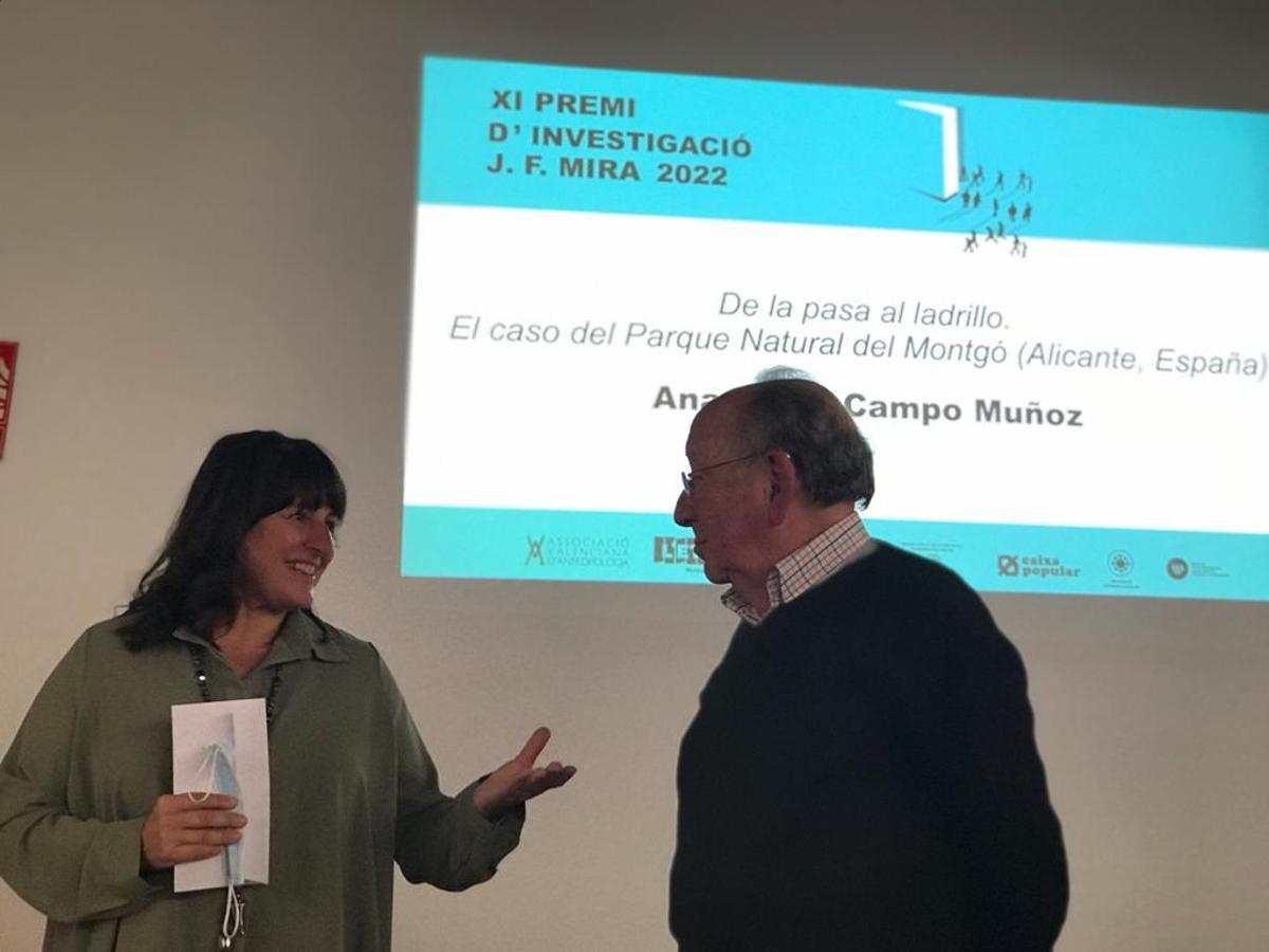 Ana Campo durante la ceremonia de entrega del premio J. F. Mira en el Museo Valenciano de Etnología.